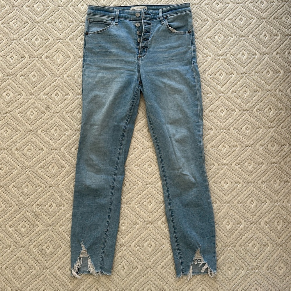 Women’s Abercrombie distressed High Rise Super Skinny Ankle jeans, size 28